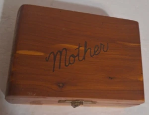 Vintage J.B. Deere Cedarcraft Six Flags Over Texas Mother Trinket Box - Picture 1 of 9