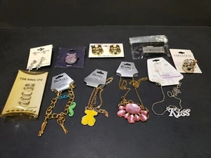 Fashion Jewelry Lot Earrings, Necklaces, Bracelets, Rings, Brooch Forever 21 #05 - Picture 1 of 7