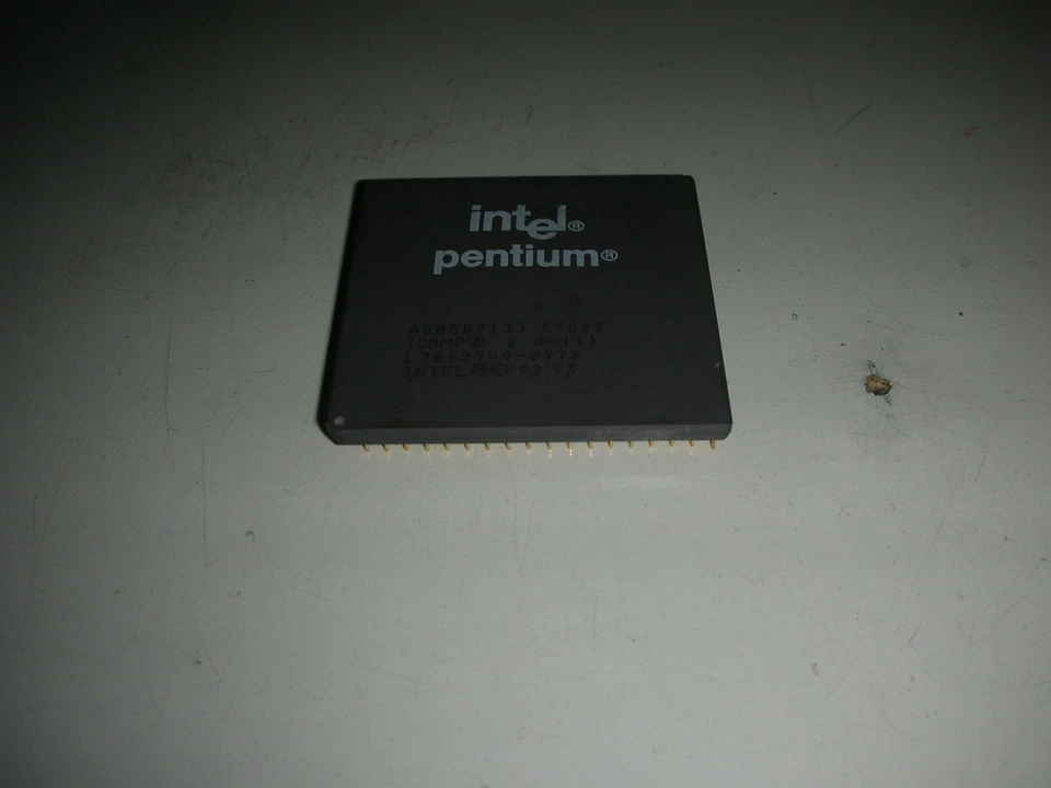 Cpu Intel Pentium SL27K socket 7 - Immagine 1 di 1