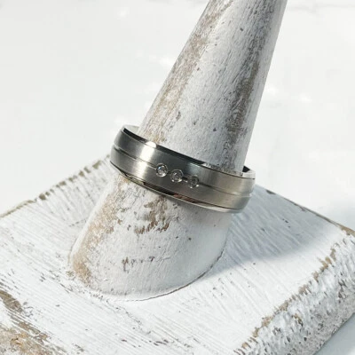 Alianza de boda de titanio grabado gratis con anillo de titanio de 7 mm ajuste cómodo talla 11-12 Foto 1 de 4