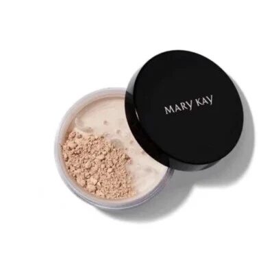 Polvo suelto Mary Kay Light Beige  Acabado Sedoso - Image 1 of 2