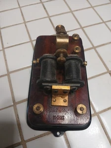 ANCIEN RELAIS TÉLÉGRAPHIQUE SIGNAL ÉLECTRIQUE 20 OHMS CODE MORSE très bel état - Photo 1/4