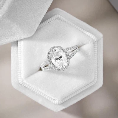 Anillo de compromiso de diamantes con vástago dividido halo corte ovalado de 2,39 quilates VVS1 D oro blanco de 14 k Foto 1 de 4