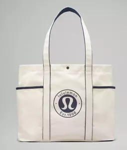 NUEVO Bolso de Mano Lululemon Multi-Bolsillo Crema Lona Borde Negro 20.1" x 5.9" x 13.8 - Imagen 1 de 4