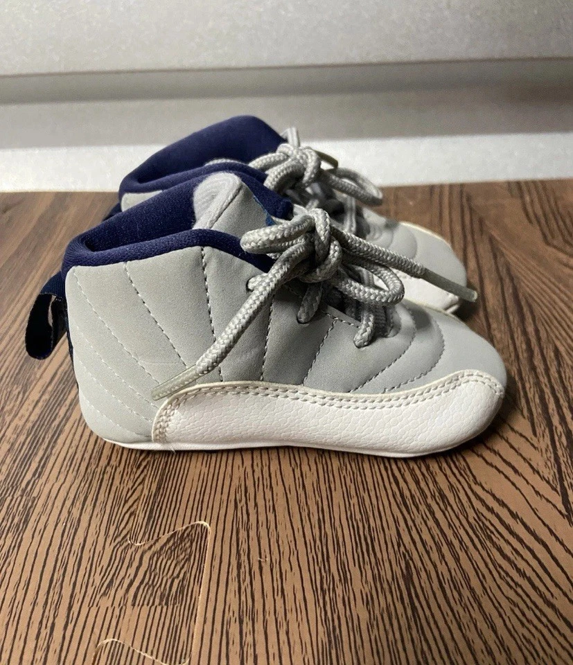 Jordan 12 Retro Paquete Regalo Cuna Estilo: 378139-007 Talla: 3C EE. UU. Foto 1 de 4