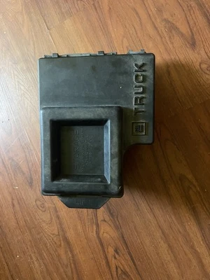 Chevy GMC 1996-'98 caja de almacenamiento bajo capó Silverado Sierra y SUV Foto 1 de 4