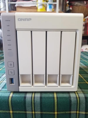 NAS QNAP TS-451 + 8GB of ram no drives included - Image 1 of 4