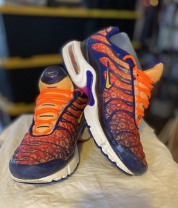 orange nikes 2018