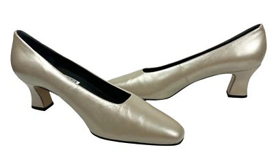 Sapatos Joyce "Alice" Bege Tamanho 9 Couro Salto 2.5" - Imagem 1 de 4