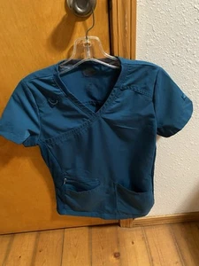 FOREST GREEN SHORT SLEEVE V-NECK SCRUB TOP WOMENS SIZE SMALL BALANCE 3 POCKET - Picture 1 of 3