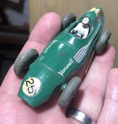 Antiguo Dink Toys Vanwall #239 Diecast coche de carreras HECHO EN INGLATERRA juguete de los años 50 Foto 1 de 4
