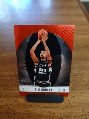 2006-07 Topps Finest Autographed with No COA Tim Duncan #9 Spurs HOF Card - Image 1 of 4