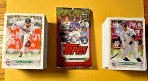 2022 Topps Holiday Baseball BASE #1-200 Complete your Set - U-PICK - Picture 1 of 1