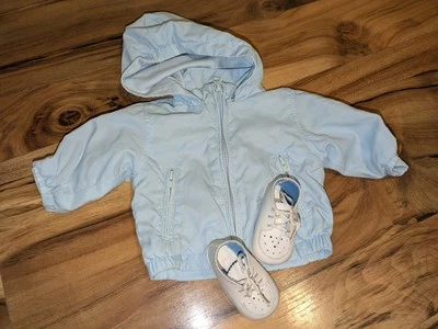 Abrigo cortavientos/deportivo vintage y zapatos blancos para recién nacidos “regalo para bebé”  Foto 1 de 2