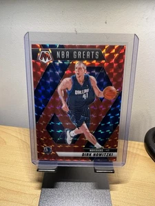 Mosaico de baloncesto Dirk Nowitzki 2024-25 "Grandes de la NBA" rojo y azul - Dallas Mavs - Imagen 1 de 2
