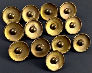 13 antichi bottoni in metallo a forma di tazza tono ottone gambo ad anello 1/2" - Foto 1 di 4