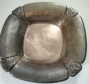 Piatto caramelle/noci International Silver Company 6 1/2" x 6 1/2" - Foto 1 di 8