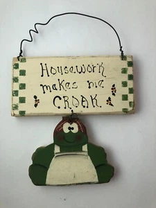 Vintage Solid Wood "Housework makes me CROAK" Frog Wall Hanger Decoration - Picture 1 of 8