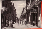 CARTOLINA   VITTORIA  B/N VIAGGIATA 1962 VIA CAVOUR ANIMATISSIMA  GELATI MOTTA