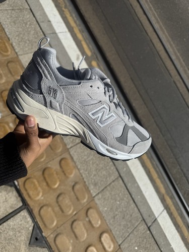 New Balance 678