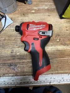 Milwaukee 3450-20 M12 12 Volt 1/4" Sechskant Subcompact Brushless Sechskant Schlagschrauber - Bild 1 von 24
