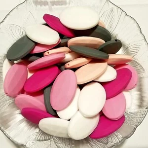 50 cuentas ovaladas planas de silicona mixtas - Imagen 1 de 1