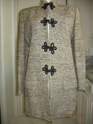 100% ТЕКСТУРИРОВАННЫЙ ШЕЛК СДЕЛАННЫЙ НА ЗАКАЗ КОРИЧНЕВЫЙ/БЕЖЕВЫЙ/КРЕМОВЫЙ КУРТКА СРЕДНЕЙ ДЛИНЫ - РАЗМЕР 2/4 - Изображение 1 из 4