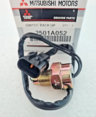 MITSUBISHI L200 TRITON SPORTERO STRADA PAJERO REVERSE LIGHT SWITCH Foto 1 de 4