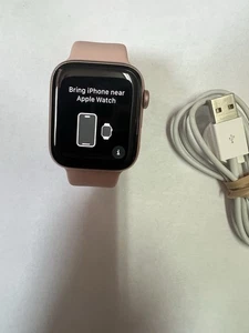 Apple Watch Series 4 44mm rose gold Aluminum gps + Cellular Sport Band unlocked - Photo 1 sur 5