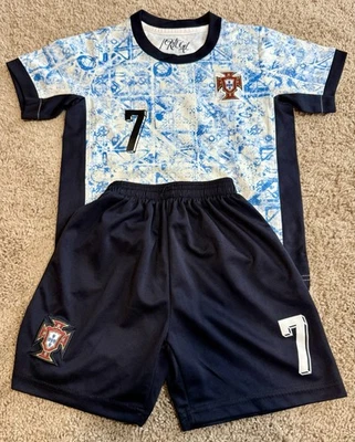 Camiseta y pantalones cortos Portugal visitante 2024 #7 Ronaldo niños XS (US 20) Foto 1 de 4