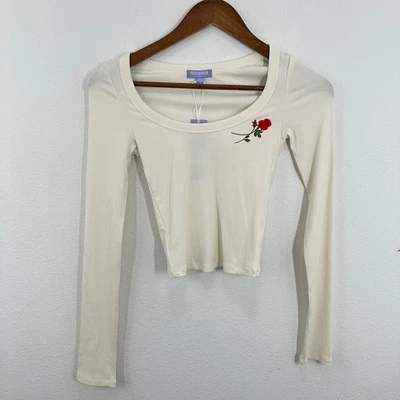 Top recortado acanalado manga larga crema Florence by Mills con bordado rosa XS Foto 1 de 4
