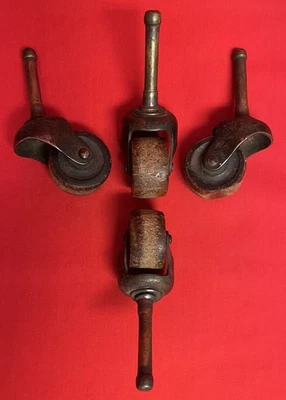 Antiguo juego de 4 ruedas giratorias de madera de 1 1/8" con vástagos de latón/metal de 1 5/8" Foto 1 de 4