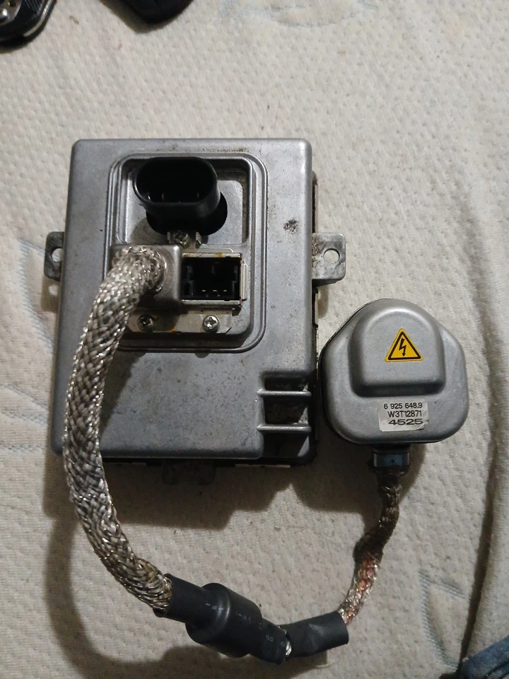 Unidad de control de bombilla HID de balastro de xenón OEM para 03-04 BMW E46 325i 330i 325xi 330xi Foto 1 de 3