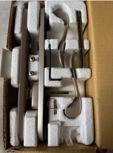 Manija de puerta de entrada Marvin con llave giratoria blanca con llave activa Marvin 4470 - Imagen 1 de 3