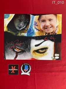 Bill Skarsgard Tim Curry Tony Dakota Jackson Robert Scott foto firmata 11x14 IT - Foto 1 di 1