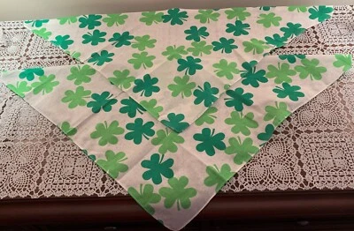  Комплект из 2 Saint Patricks день собаки банданы зеленый трилистник дизайн средний совершенно новый - Изображение 1 из 3