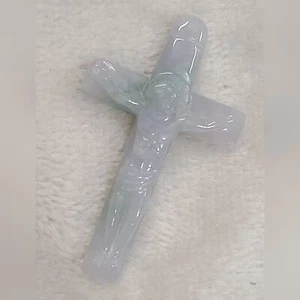 Geschnitzter weißer Jade Kruzifix Anhänger - Bild 1 von 5