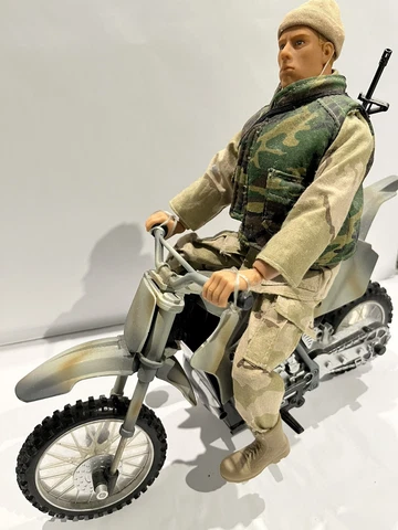 2002 Soldiers Of The World MOUNTAIN RECON CYCLE With Action Figure New In Box Cover