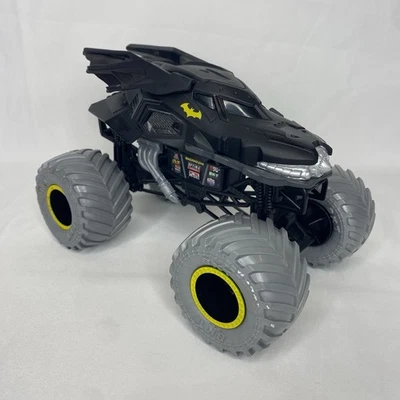 Batman Truck Monster Jam Series 19 1:24 Scale 2023 - Image 1 of 4