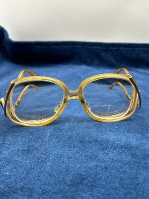 Óculos oversized vintage feminino amarelo e dourado com detalhes em metal braço caído - Imagem 1 de 4