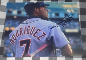Ivan Pudge Rodriguez Signed 8x10 Photo Detroit Tigers - Picture 1 of 1