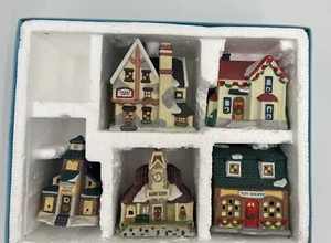 NOMA 1995 Dickensville Collectables  |  5 Piece Lighted Xmas Village No Lights - Picture 1 of 8