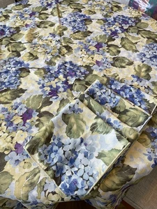 Vtg Hydrangea Rectangle Tablecloth 60 x 84 + 4 Matching Napkins Purple Green - Picture 1 of 6