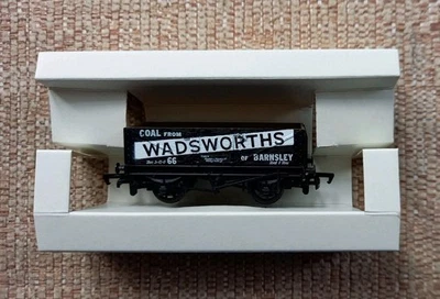 Mainline 37-176 Wadsworth Of Barnsley 5-Plank Coal Wagon. Used VGC - Image 1 of 4