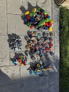 ENORME LOTE BEYBLADE - Imagen 1 de 5