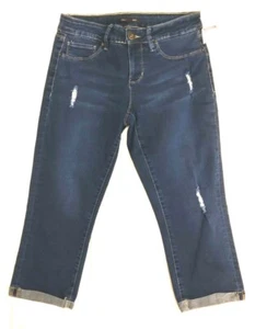 Signature Studio Women's Sz 6 Distressed Cropped Cuffed Med to Dark Wash W28 L21 - Picture 1 of 11