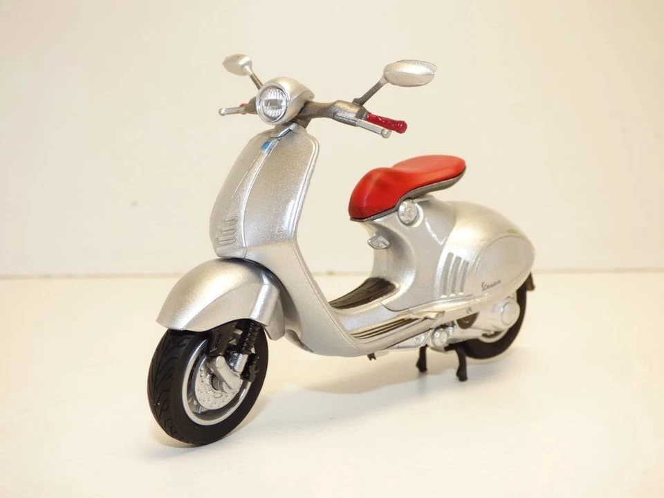 Scooter Piaggio VESPA 946 gris 1/18 - Image 1 of 1