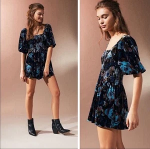 Mameluco Urban Outfitters para mujer pequeño terciopelo Patsy humo negro azul caprichoso gótico - Imagen 1 de 13