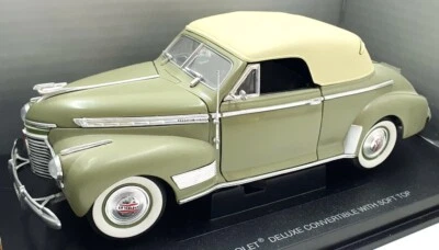 Eagle Universal Hobbies 1/18 Scale 353000 - 1941 Chevrolet Deluxe Soft Top Green - Image 1 of 4