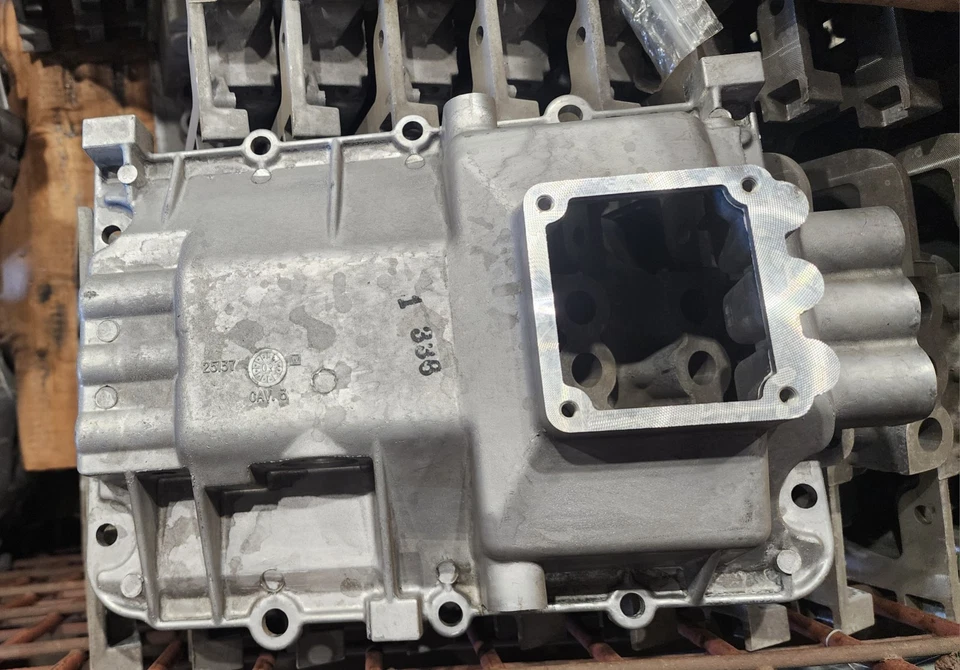 NV4500 顶盖 #25137 GM 道奇方形车身 Ram 2500 3500 — 第 1/2 张图片